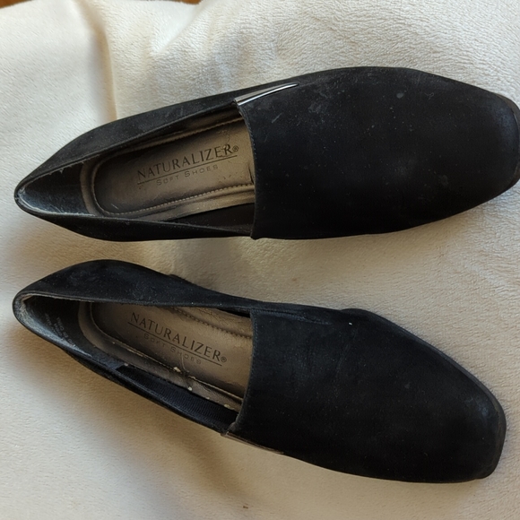Naturalizer black suede shoes, 2 inch heel, size 7M - Picture 1 of 6